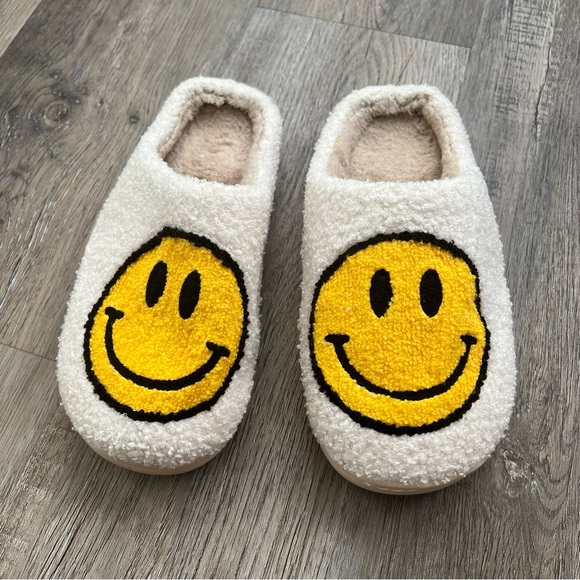 Smiley soft slippers - Picture 1 of 7
